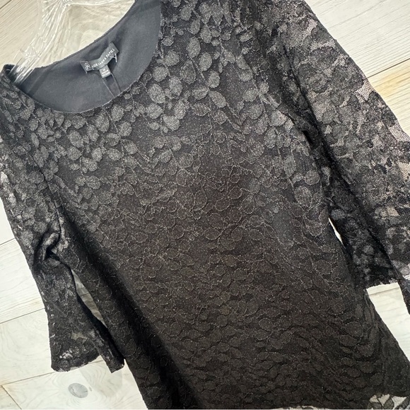NWT Adrianna Papell floral metallic/ shimmer lace bell sleeve top ❤️ - Picture 4 of 7